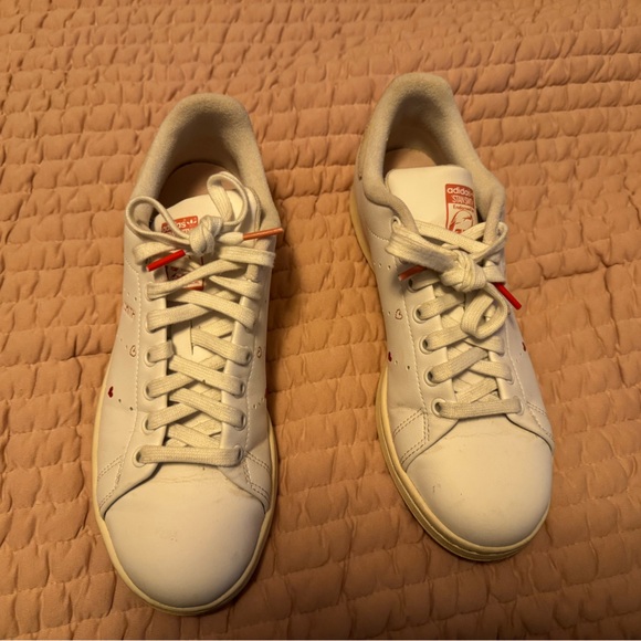Adidas Stan Smith White/Red Heart Valentine Sneakers Size 9 - Picture 3 of 8
